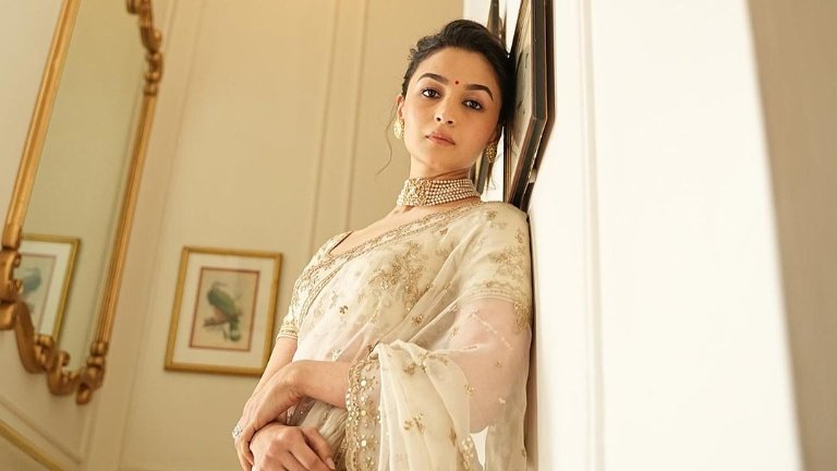 Here’s why Alia Bhatt opted to wear her wedding saree to receive her first National Award