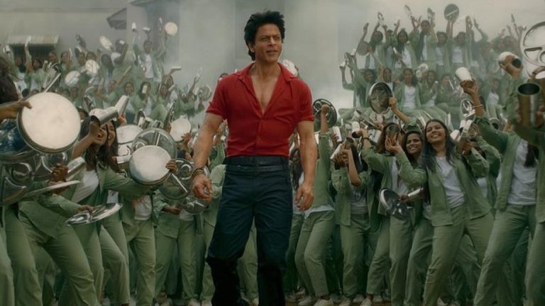 Shah Rukh Khan starrer Jawan gets a screening in Leh- Watch