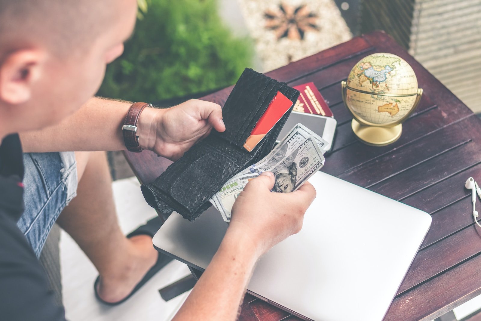Jetsetter’s Journal: Your Ultimate Travel Guide for Seamless Adventures