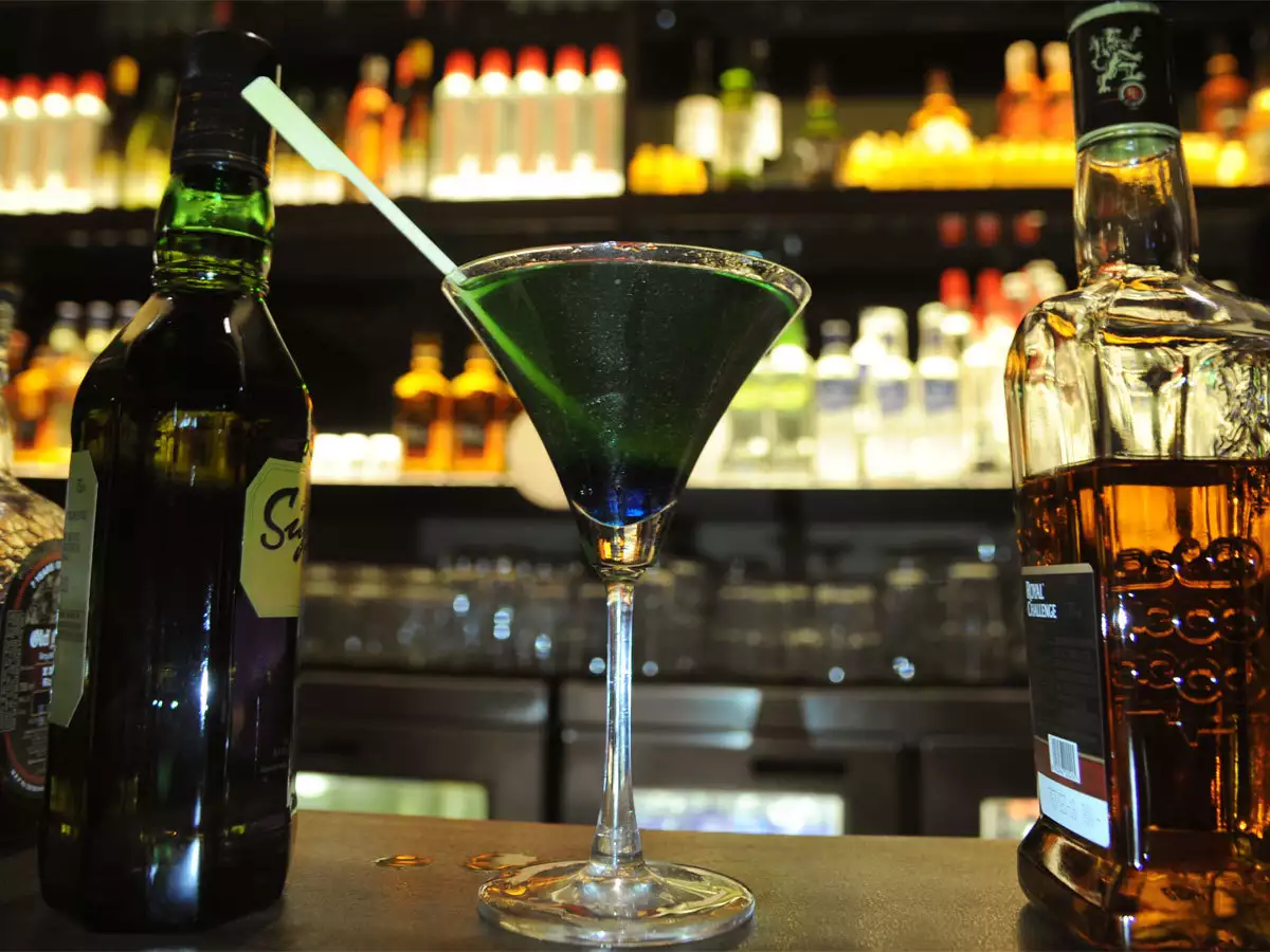 Maharashtra candidate pledges whiskey and beer for poor voters