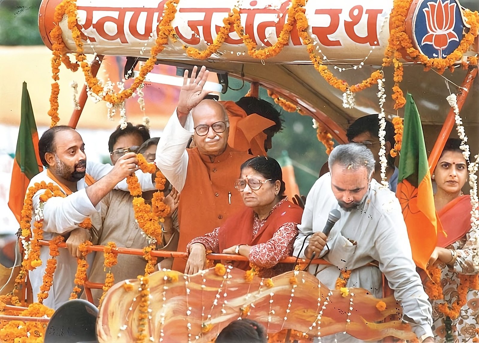 BJP veteran Bharat Ratna LK Advani discharged from hospital