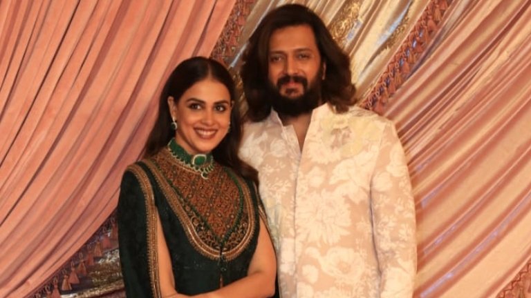 Riteish Deshmukh touched Genelia D’souza’s feet 8 times