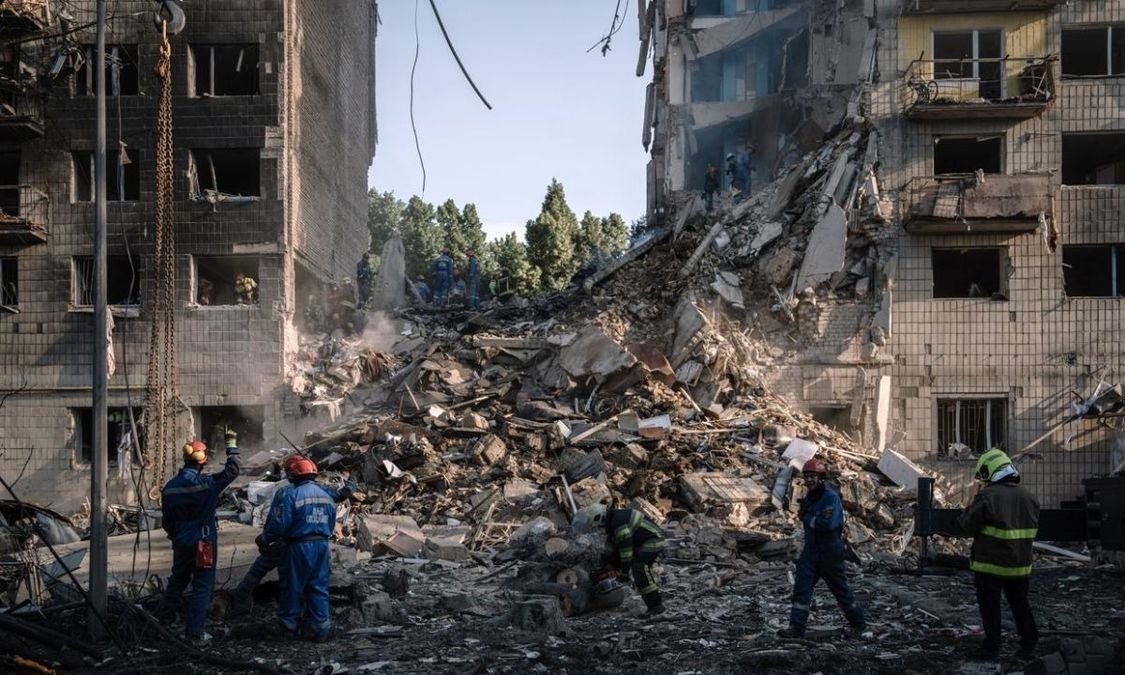 Russia launches massive airstrike on Kyiv