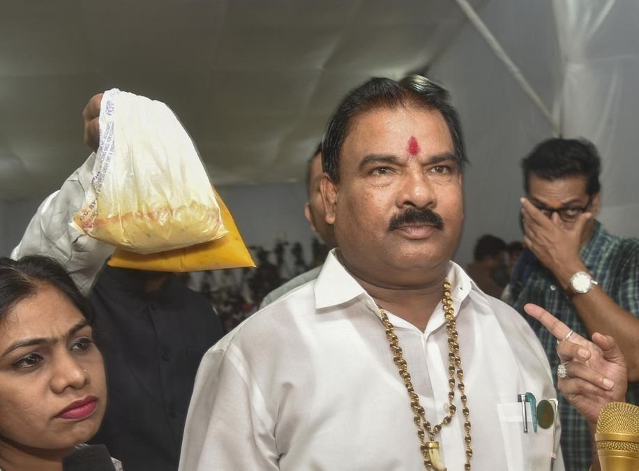 Mumbai police begins action against MLA Sanjay Gaikwad for assaulting canteen contractor