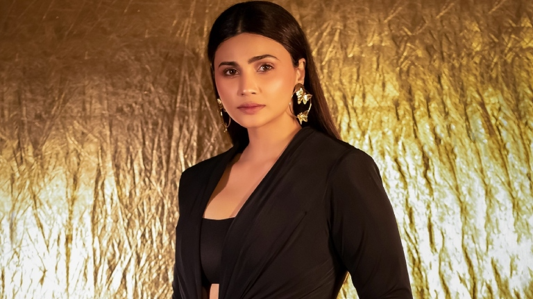 Daisy Shah Clarifies Her Remarks On Kannada Industry After Reports Misquote The Actress